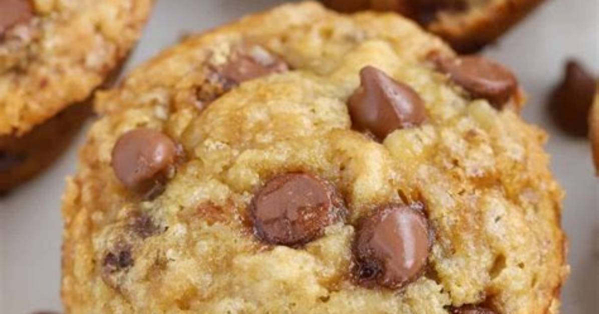 Banana Chocolate Chip Muffins (Fast & Easy)