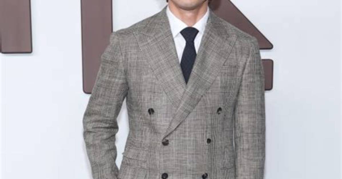 Charles Melton Height, Weight, Net Worth, Age, Birthday, Wikipedia, Who, Nationality, Biography