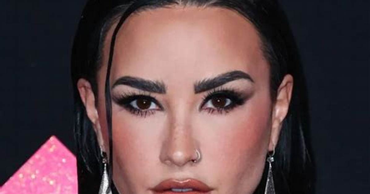 Demi Lovato Height, Weight, Net Worth, Age, Birthday, Wikipedia, Who, Nationality, Biography