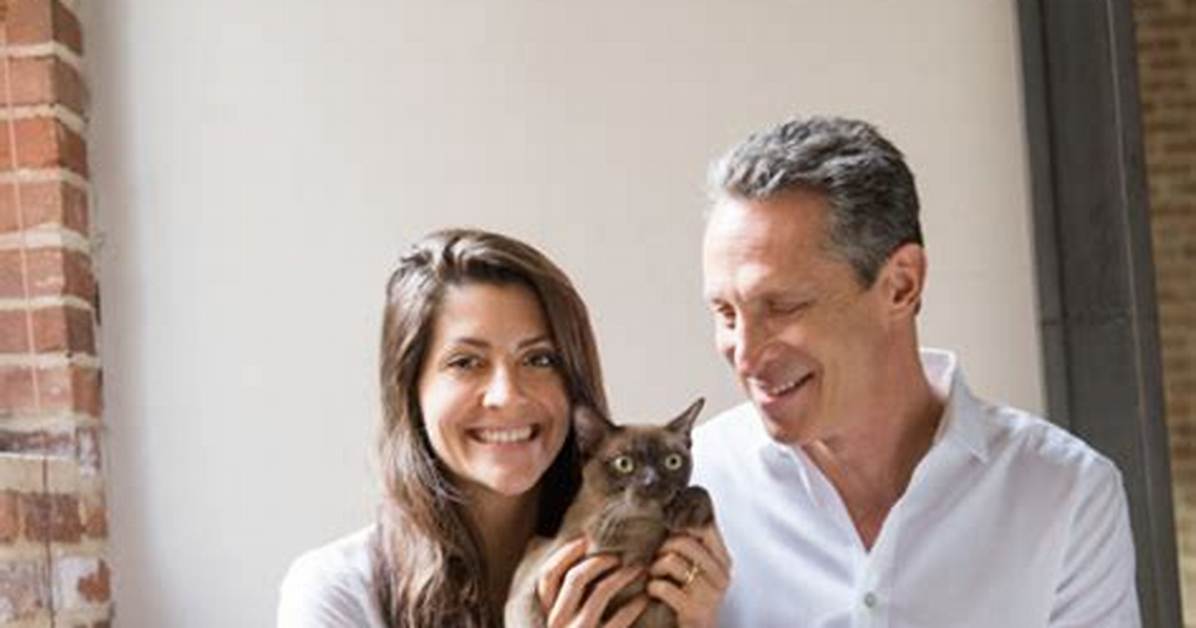 Dr. Mark Hyman Is Married to Wife: Mia Lux. Kids: Rachel Hyman.