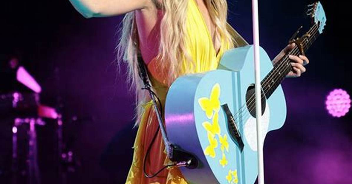 Kelsea Ballerini Kicks off Tour with a Tequila Shot, a Chicks Cover — and Four Costume Changes!