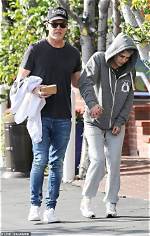 Ron Carlson Selma Blair Age Difference Discussed as the Latter Looks for Restraining Order Against Former Boyfriend After Domestic Violence