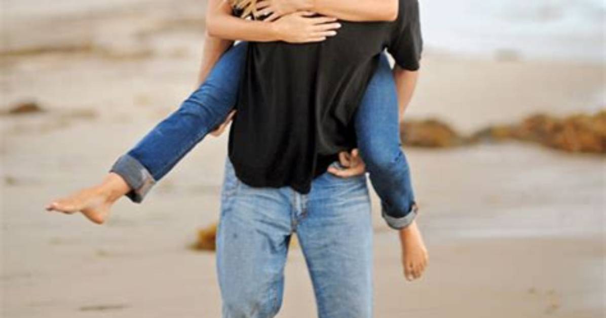 Sara Blakely: Husband, Net Worth, Tattoos, Smoking & Body Measurements