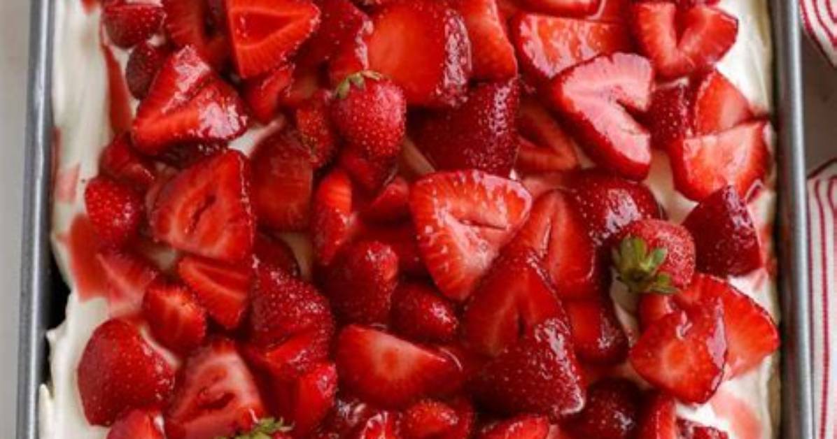 Strawberry Shortcake Sheet Cake - Celebrating Sweets
